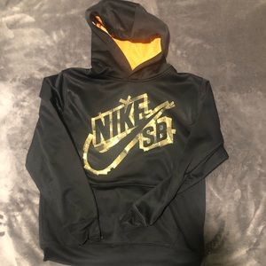 NIKE BLACK SWEATER